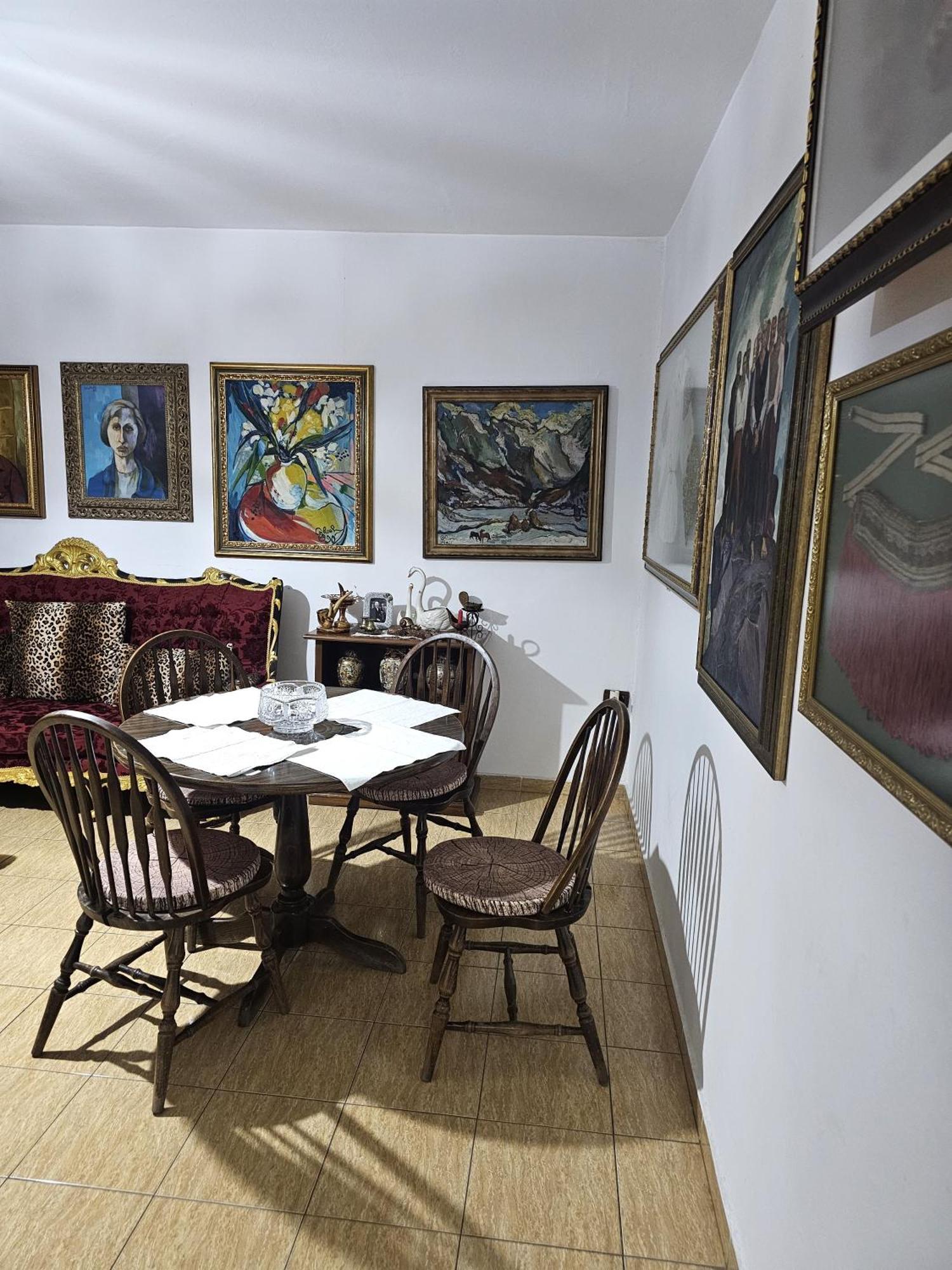 Appartement 2-bedroom With Dajti Mountain View
